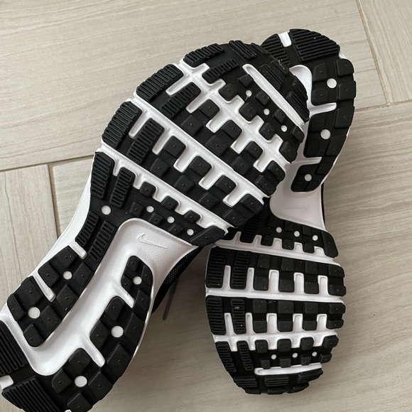 Nike Aeroply Shoes - Picture 2 of 2